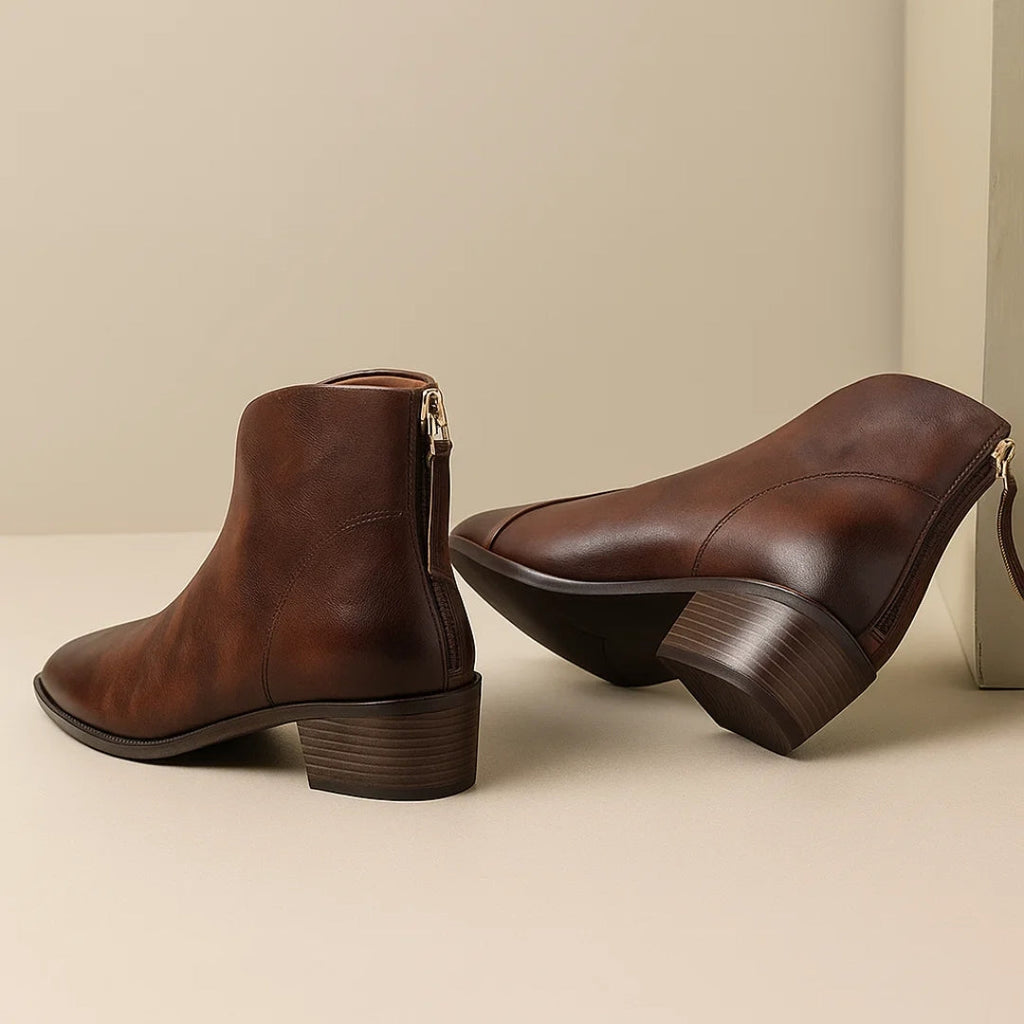 Christina™ | Botins Luxuosos com Salto Baixo