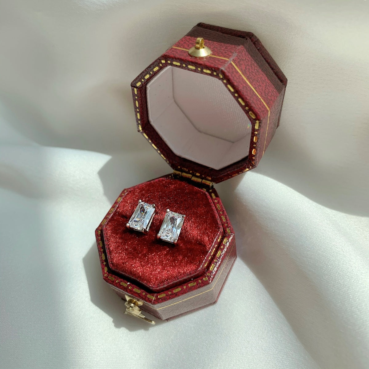 [Bloom] Brincos Estilosos de Pedra Central Retangular Brilhante