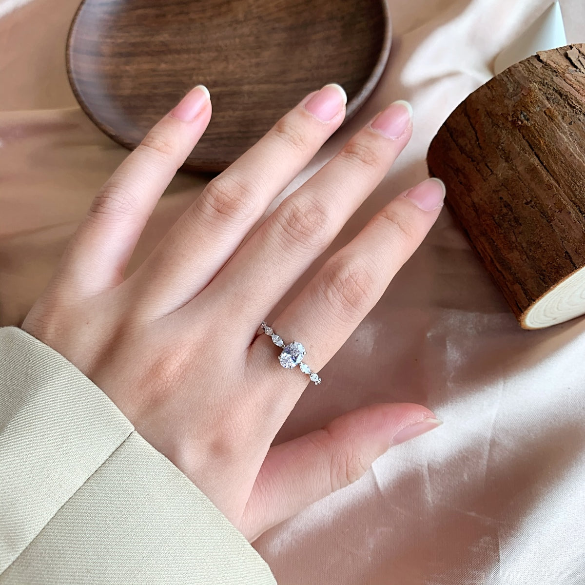 [Bloom]Anel Diário Luxuoso Vibrante em Corte Almofada Elongado de 0.75 Quilates