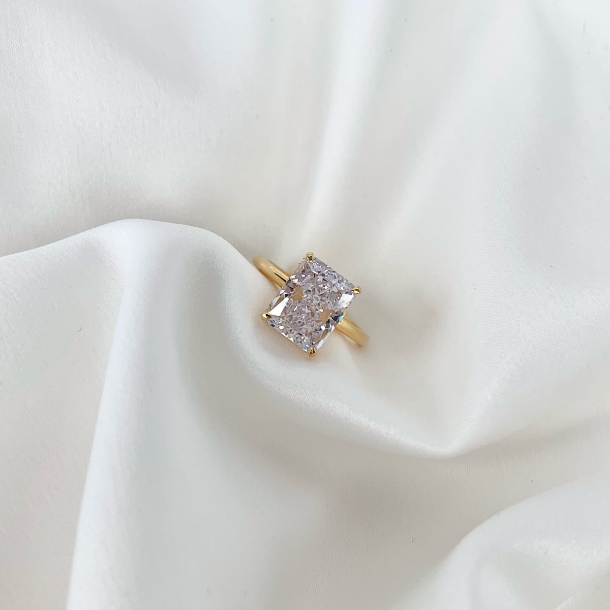 [Bloom] Anel de Banquete Cortado Radiante Encantador Ornado de 4.0 Quilates