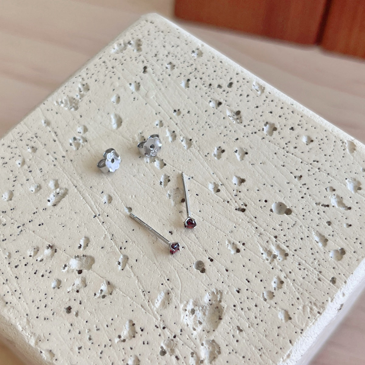 [Bloom] Brincos Solitário Delicados