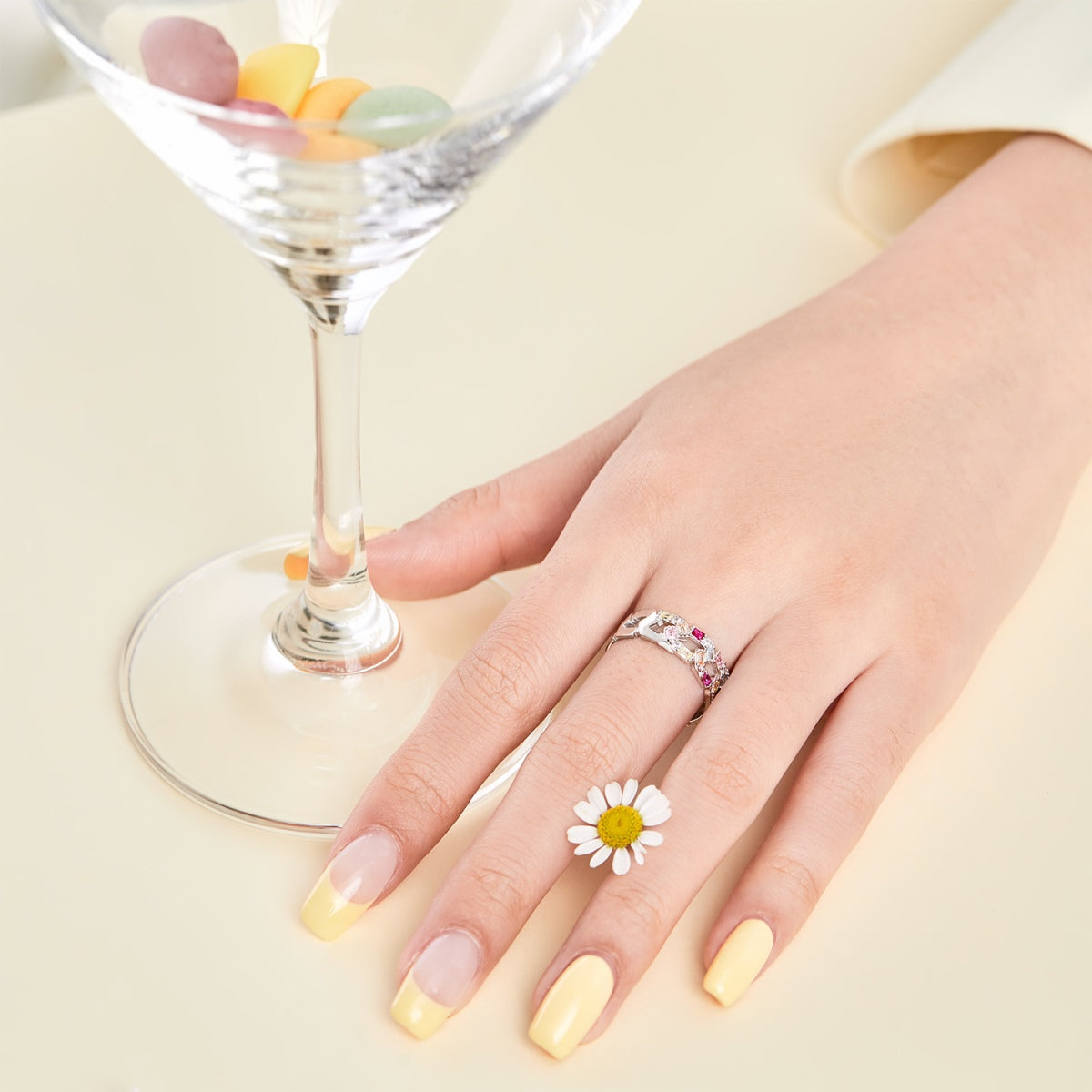 [Bloom]Anel Diário Cortado em Esmeralda Brilhante e Vibrante