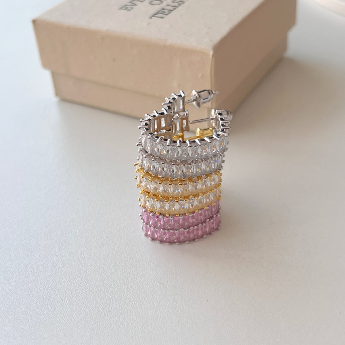 [Bloom] Brincos Corte de Coração Radiante