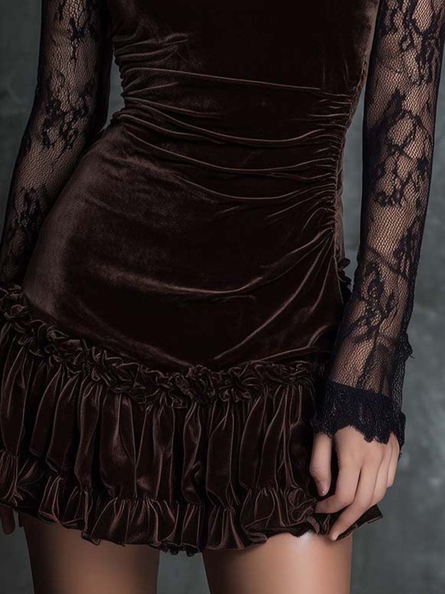 Vestido mini plissado gótico de renda em veludo chocolate