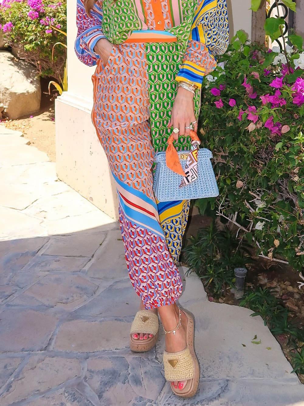 Calças Bloomers Largas com Impressão Única Colorida e Cintura Elástica com Bolsos