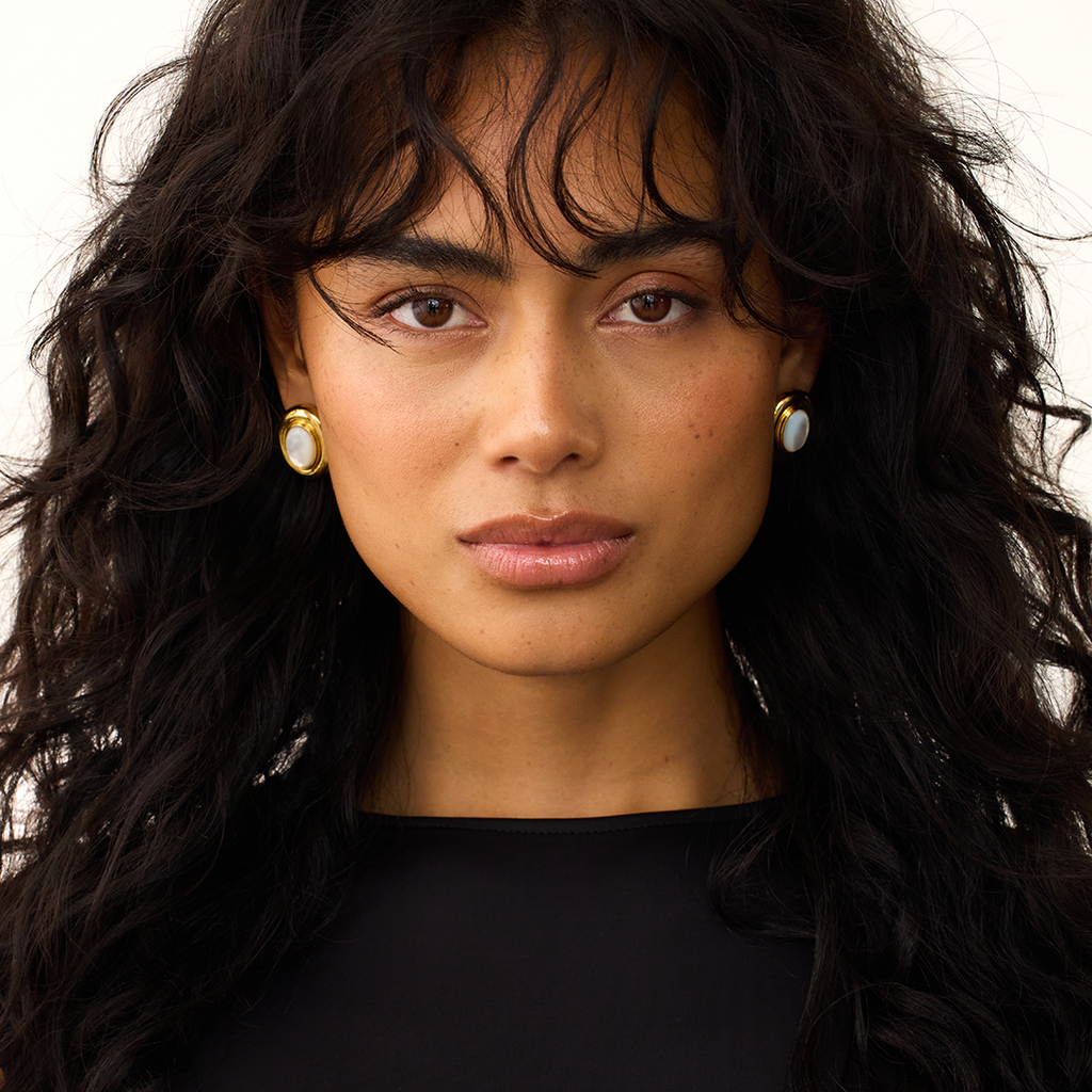 Ameliyana | Brincos de Botão em Ouro 18k