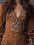 Vestido Mini de Suede Castanho com Decote em V e Bordados