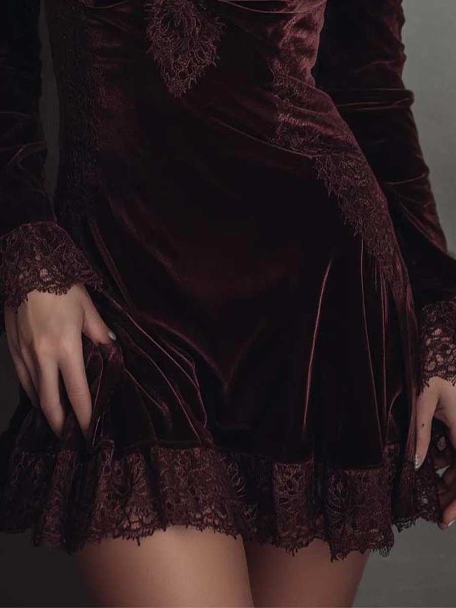Vestido Mini de Veludo Borgonha com Renda