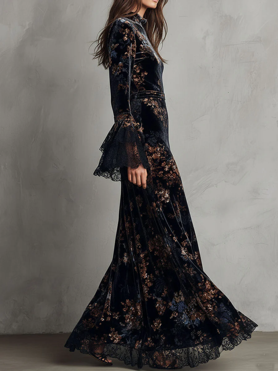 Vestido Maxi Fluido de Veludo Floral Preto e Azul com Mangas Sino em Renda