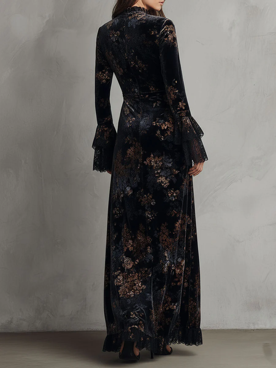 Vestido Maxi Fluido de Veludo Floral Preto e Azul com Mangas Sino em Renda
