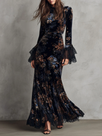 Vestido Maxi Fluido de Veludo Floral Preto e Azul com Mangas Sino em Renda