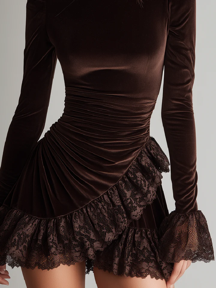 Vestido Mini de Veludo Castanho com Gola Alta e Renda em Camadas
