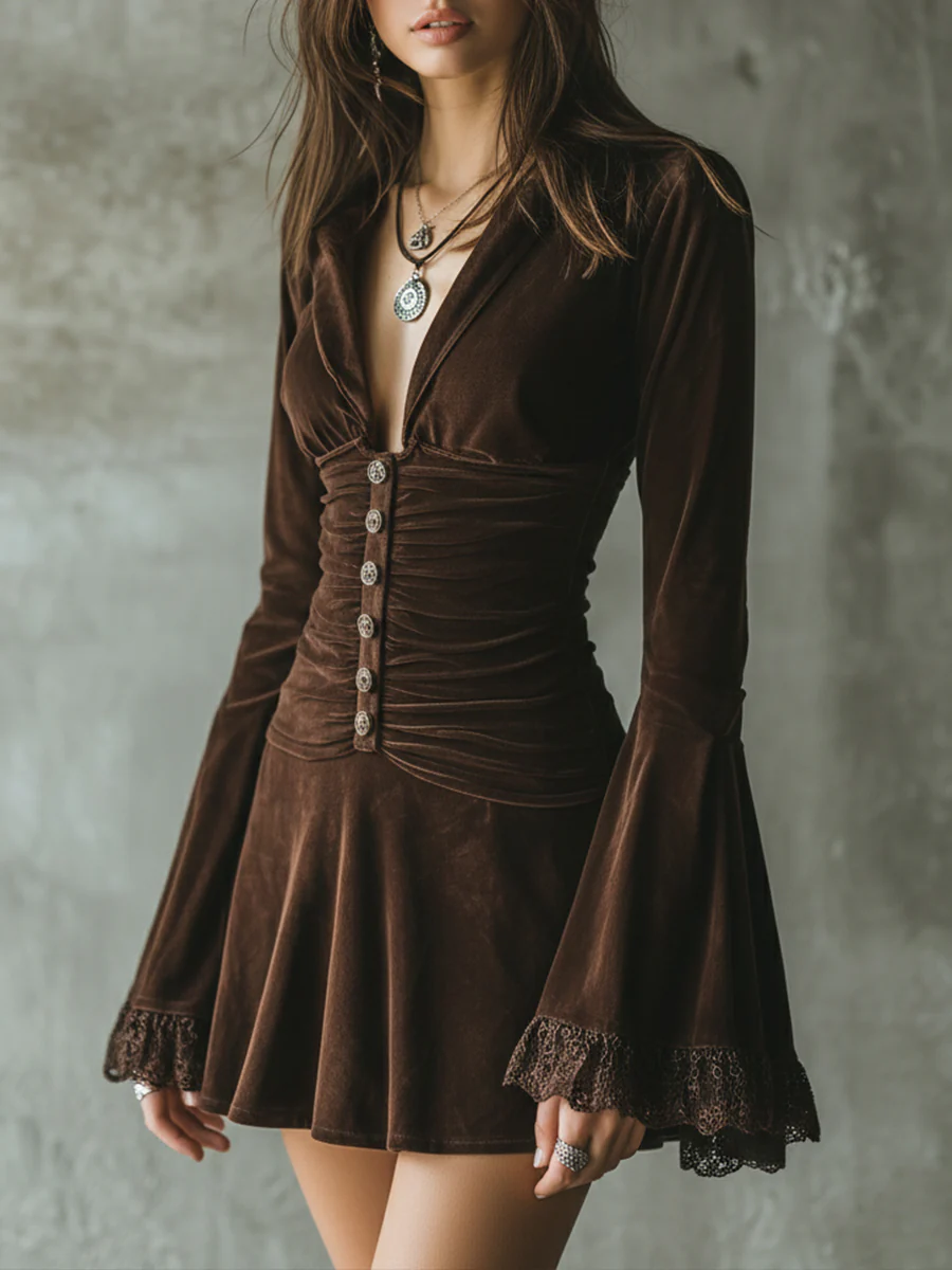 Vestido Mini Plissado de Veludo Castanho Escuro com Botões e Mangas de Renda em Sino