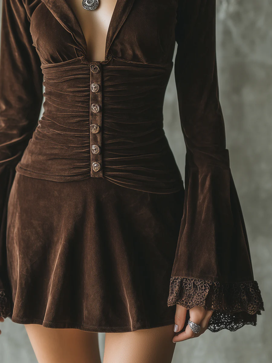 Vestido Mini Plissado de Veludo Castanho Escuro com Botões e Mangas de Renda em Sino