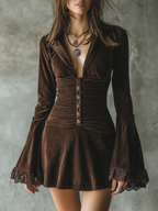 Vestido Mini Plissado de Veludo Castanho Escuro com Botões e Mangas de Renda em Sino