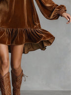Vestido Mini de Veludo Solto Castanho com Decote em Laço