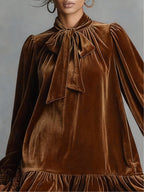 Vestido Mini de Veludo Solto Castanho com Decote em Laço