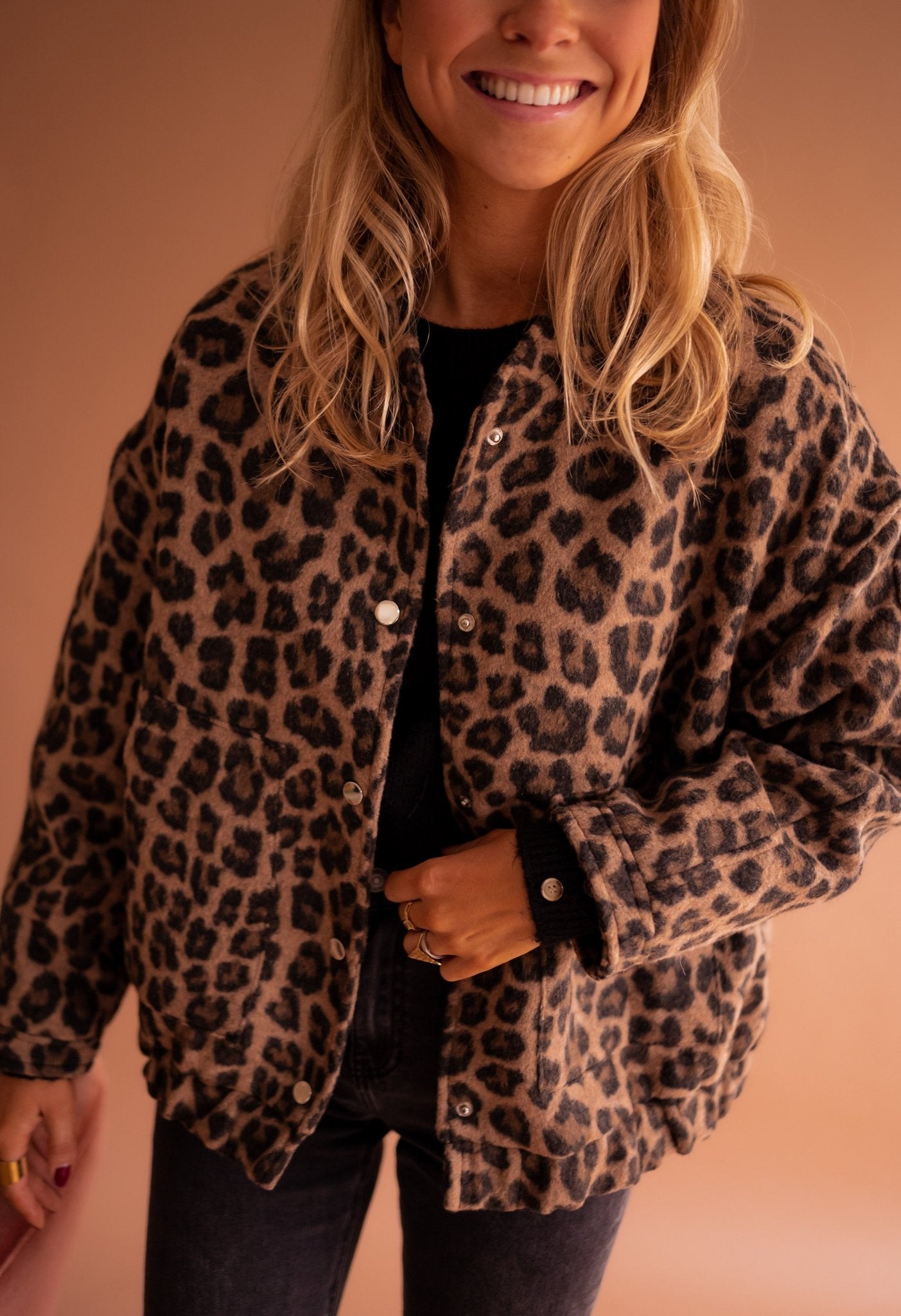Susanne™ | Casaco Trendy com Padrão de Leopardo